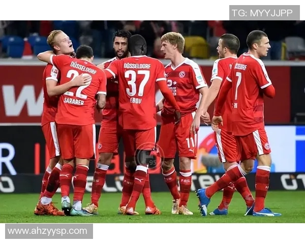 皮尔森与桑德捷的激烈对决揭示足球战术与团队协作的精彩瞬间